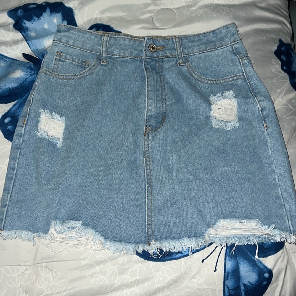 Adorable Shredded / Ripped Jean Skirt Brand New 🩵